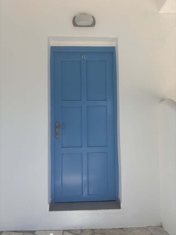 ΒΕΡΑΝΤΑ_10_ΠΟΡΤΑ res DOUBLE-TRIPLE ROOMS IN THE GARDEN